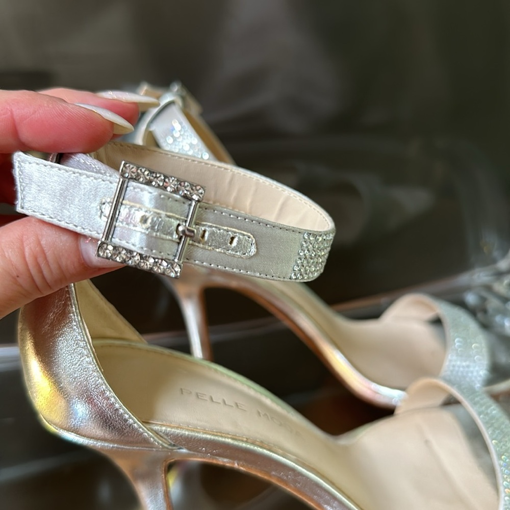 Women’s Silver High Heel sandal. Size 6.5
Perfect Party Shoes! - Picture 5 of 5